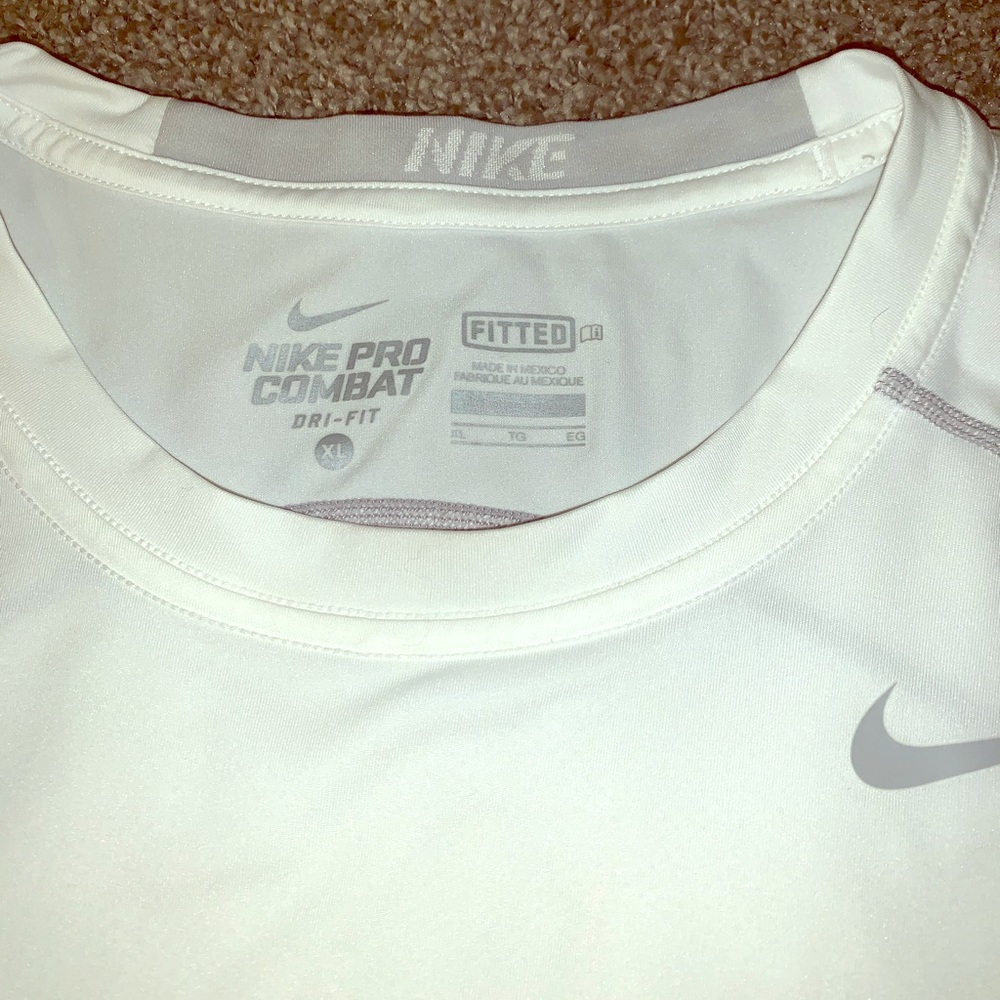 Men’s Nike short sleeve fitted shirt